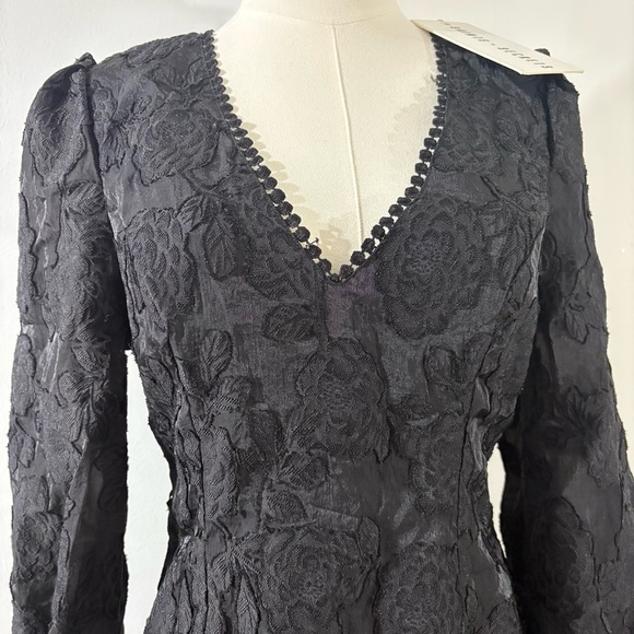 NWT Saints And Secrets Black Long Sleeve Dress V-Neck Open Back Sz L Ruffle Hem - Picture 2 of 16